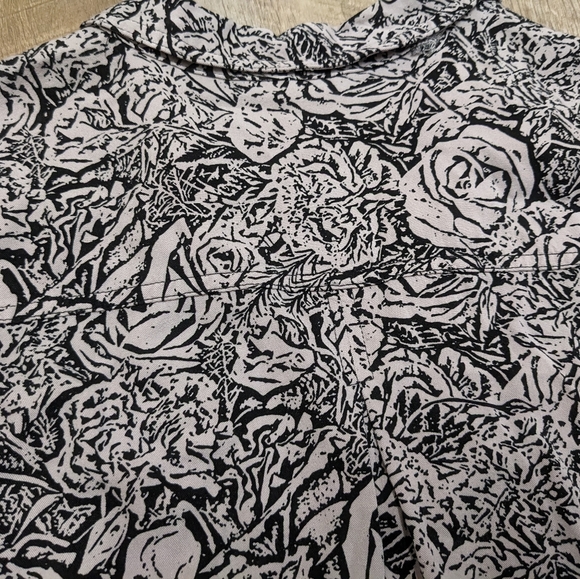Rock and Republic Black and Gray Long Sleeve Button Down Shirt Rose Print - Picture 5 of 11